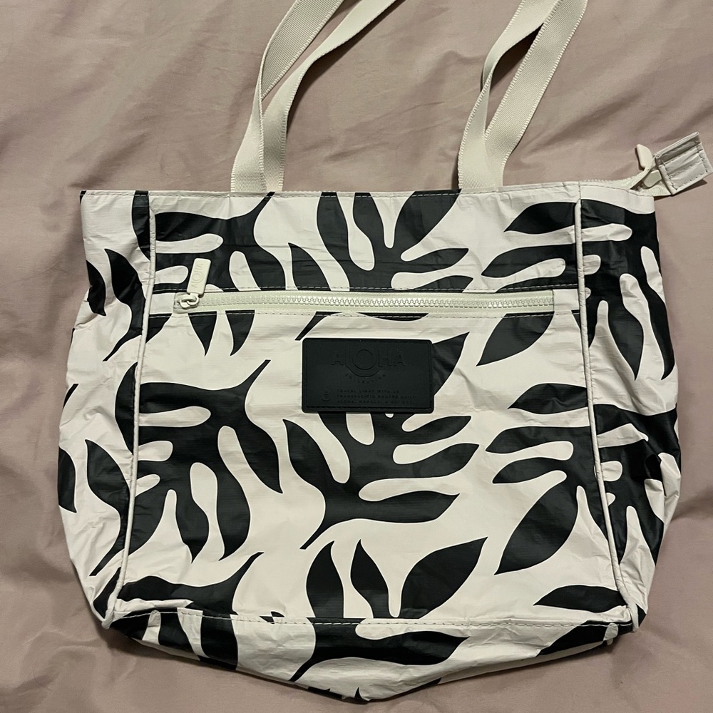 Aloha Collection Black and White Tote Bag
